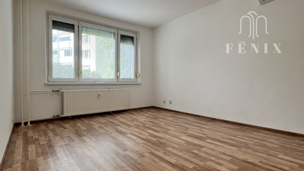 Výborná investícia, alebo príjemné bývanie,  1- izbový byt 38 m2 + zasklená loggia, klimatizácia