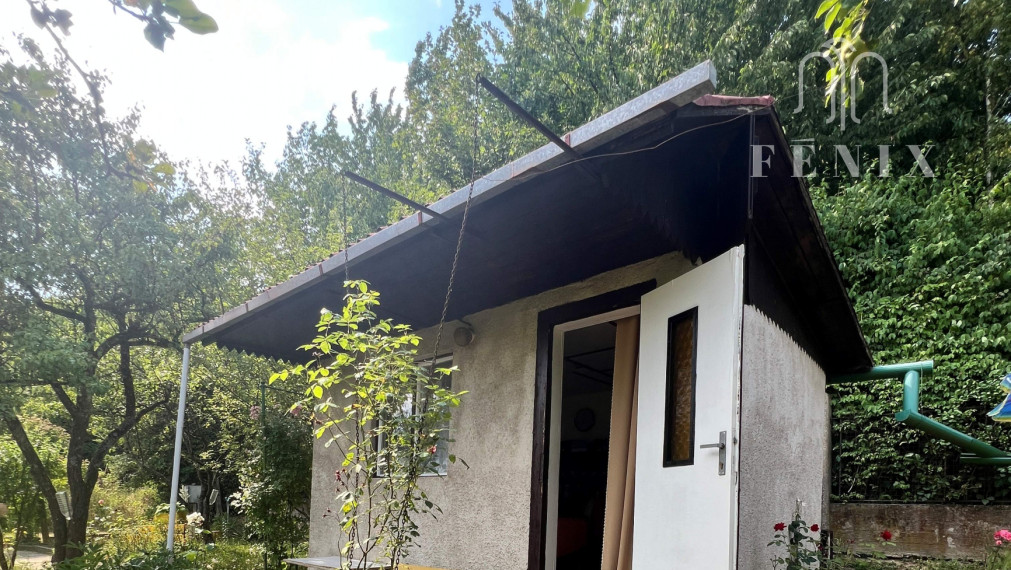 PREDANÉ - Na predaj útulná CHATKA s POZEMKOM  – Horný Bankov, len 8 km od Košíc!