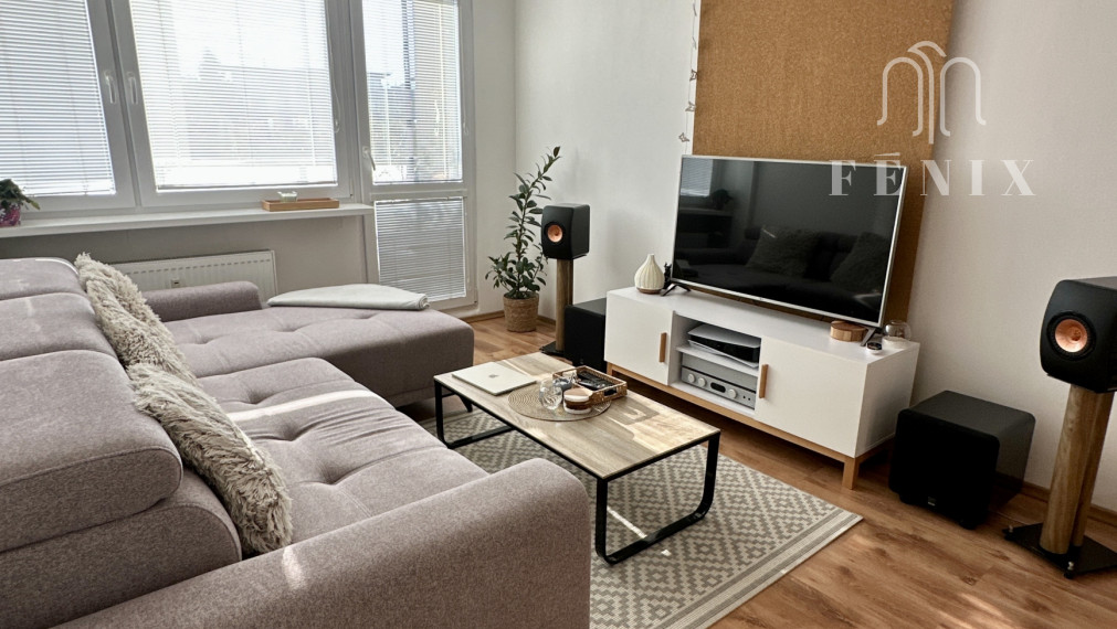 REZERVOVANÝ! Nádherný 1,5 izbový Tr. SNP- Košice, 40m2+loggia+kumbál