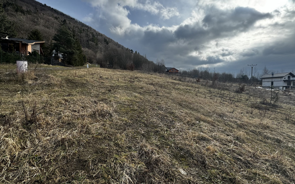 Slnečný pozemok  vhodný na výstavbu RD , Drienica