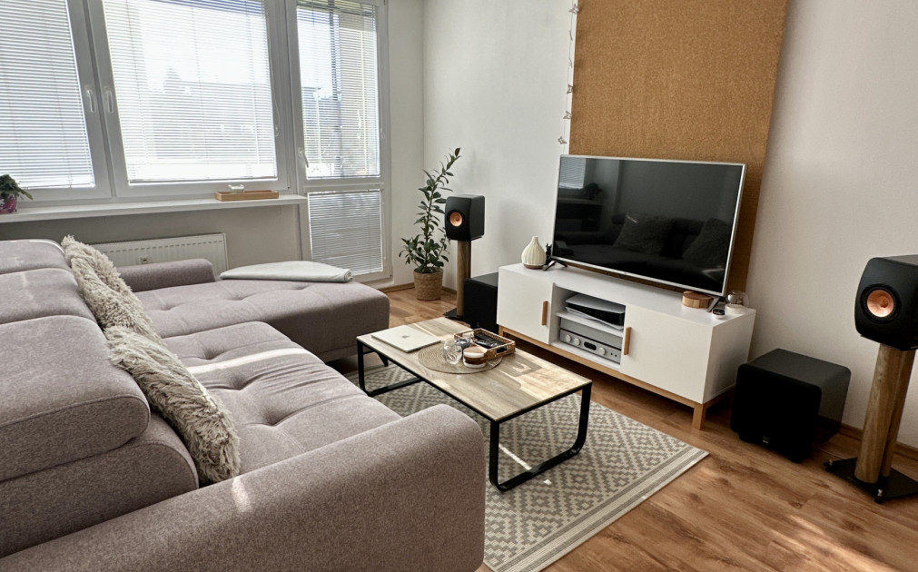 REZERVOVANÝ! Nádherný 1,5 izbový Tr. SNP- Košice, 40m2+loggia+kumbál