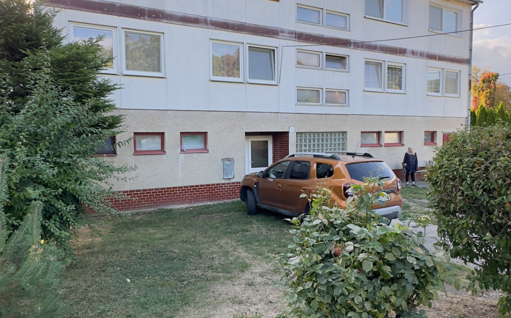 78 m² byt s garážou, pivnicou, balkónom a záhradou v Šemši