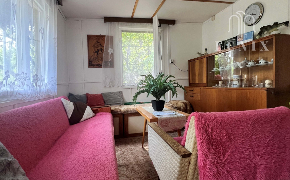 PREDANÉ - Na predaj útulná CHATKA s POZEMKOM  – Horný Bankov, len 8 km od Košíc!