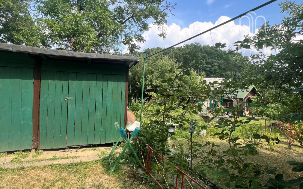 PREDANÉ - Na predaj útulná CHATKA s POZEMKOM  – Horný Bankov, len 8 km od Košíc!