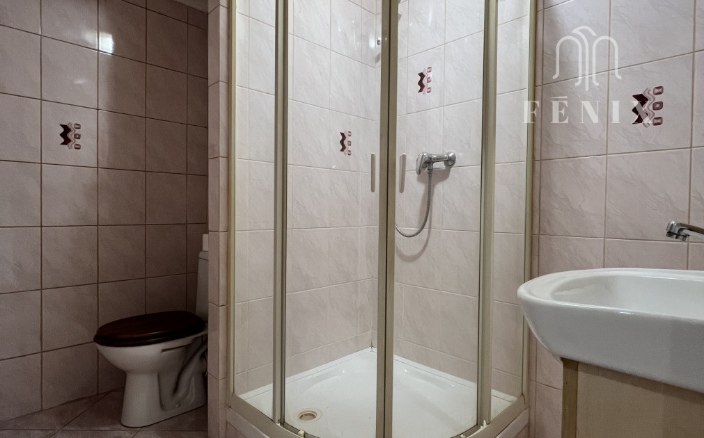 Výborná investícia, alebo príjemné bývanie,  1- izbový byt 38 m2 + zasklená loggia, klimatizácia