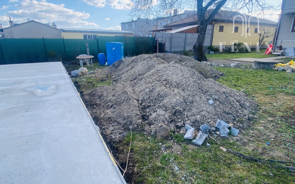 Stavebný pozemok Mokrance