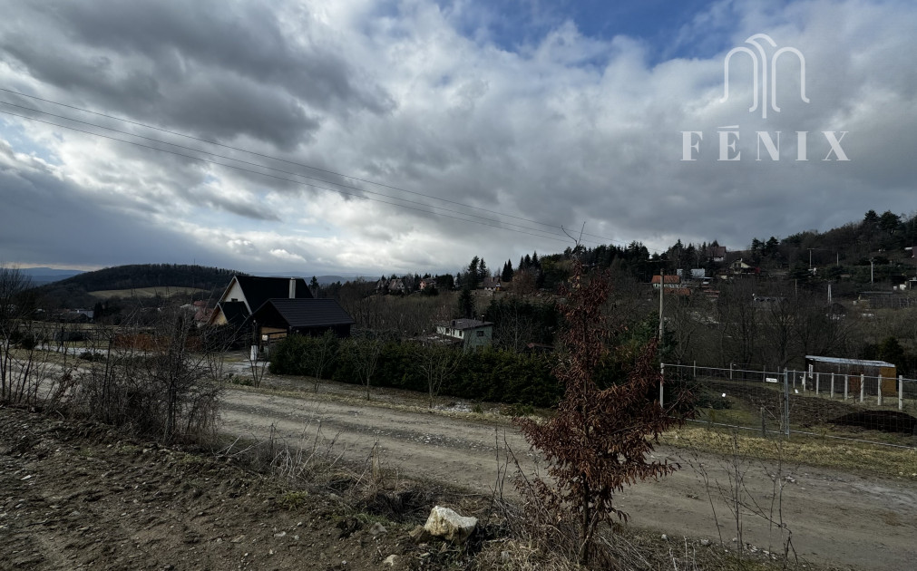 Slnečný pozemok  vhodný na výstavbu RD , Drienica