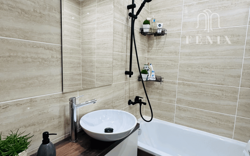 REZERVOVANÝ!  3 izbový byt so šatníkom, 76m2, loggia, pivnica-Branisková ul., Košice