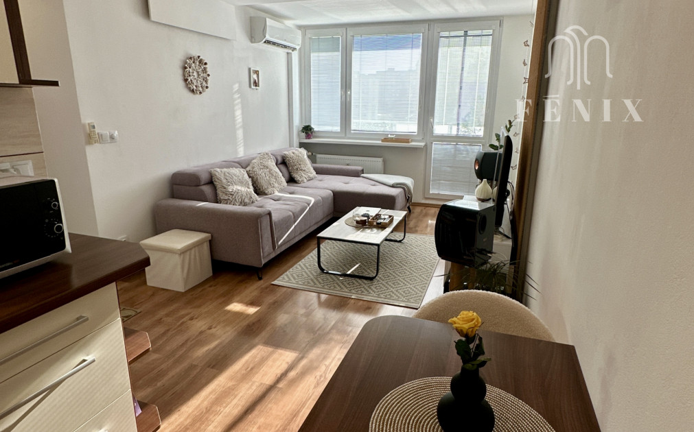 REZERVOVANÝ! Nádherný 1,5 izbový Tr. SNP- Košice, 40m2+loggia+kumbál