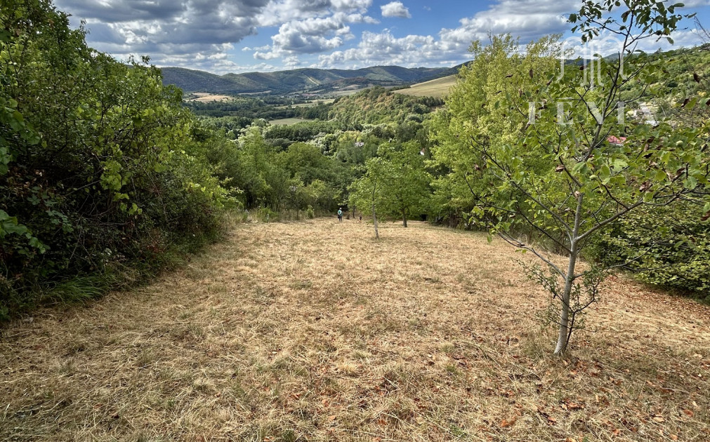 Pozemok 2 085 m² v krásnom prostredí – Jablonov nad Turňou