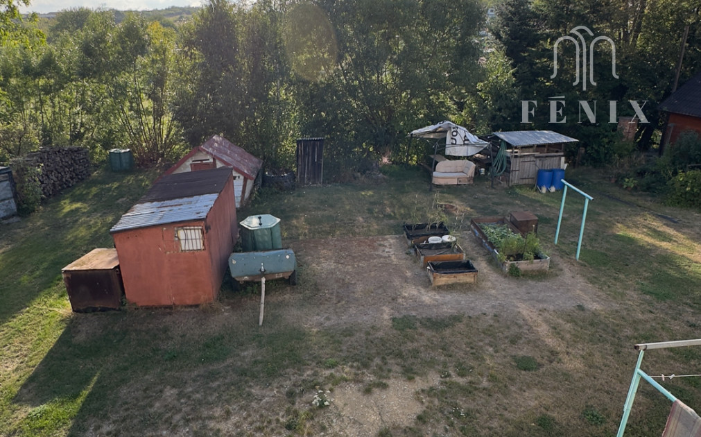 78 m² byt s garážou, pivnicou, balkónom a záhradou v Šemši