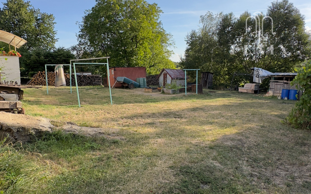 78 m² byt s garážou, pivnicou, balkónom a záhradou v Šemši
