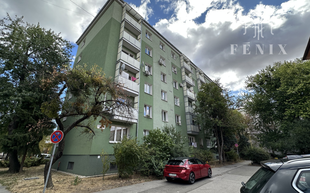 Tehlový 2-izbový byt pri centre, Mudroňova, 55 m² s balkónom