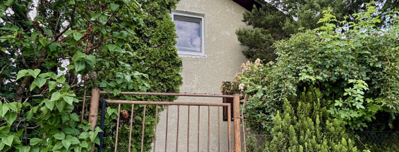 Murovaná chata vo Valalikoch s veľkým potenciálom