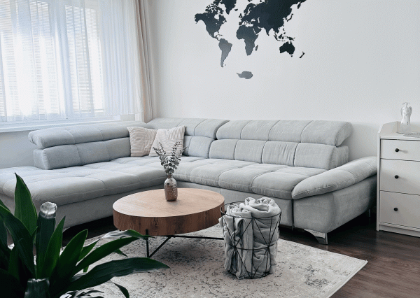 REZERVOVANÝ! 3 izbový byt so šatníkom, 76m2, loggia, pivnica-Branisková ul., Košice