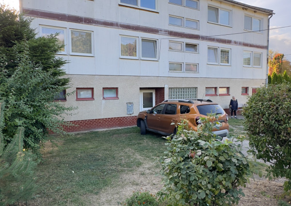 78 m² byt s garážou, pivnicou, balkónom a záhradou v Šemši