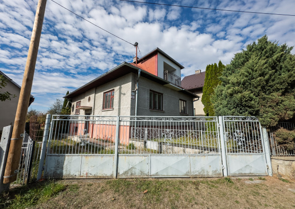 Dom s potenciálom a veľkou záhradou – Jakubovany