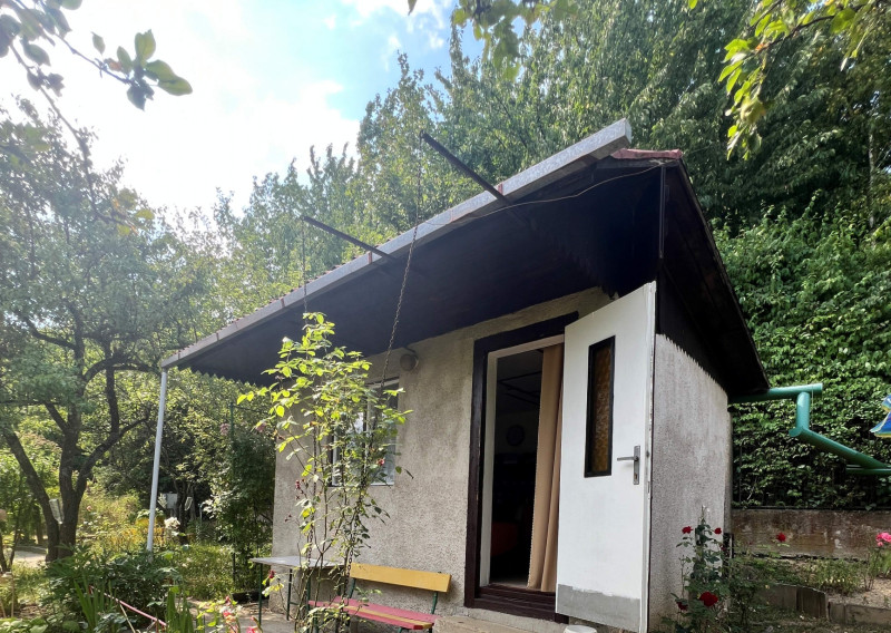 PREDANÉ - Na predaj útulná CHATKA s POZEMKOM  – Horný Bankov, len 8 km od Košíc!